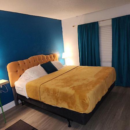 Centauri Vacation Rentals Beautiful 2-Bedroom Condo, Near All Orlando Attractions, Free Parking & Wi-Fi, King Bed Zewnętrze zdjęcie