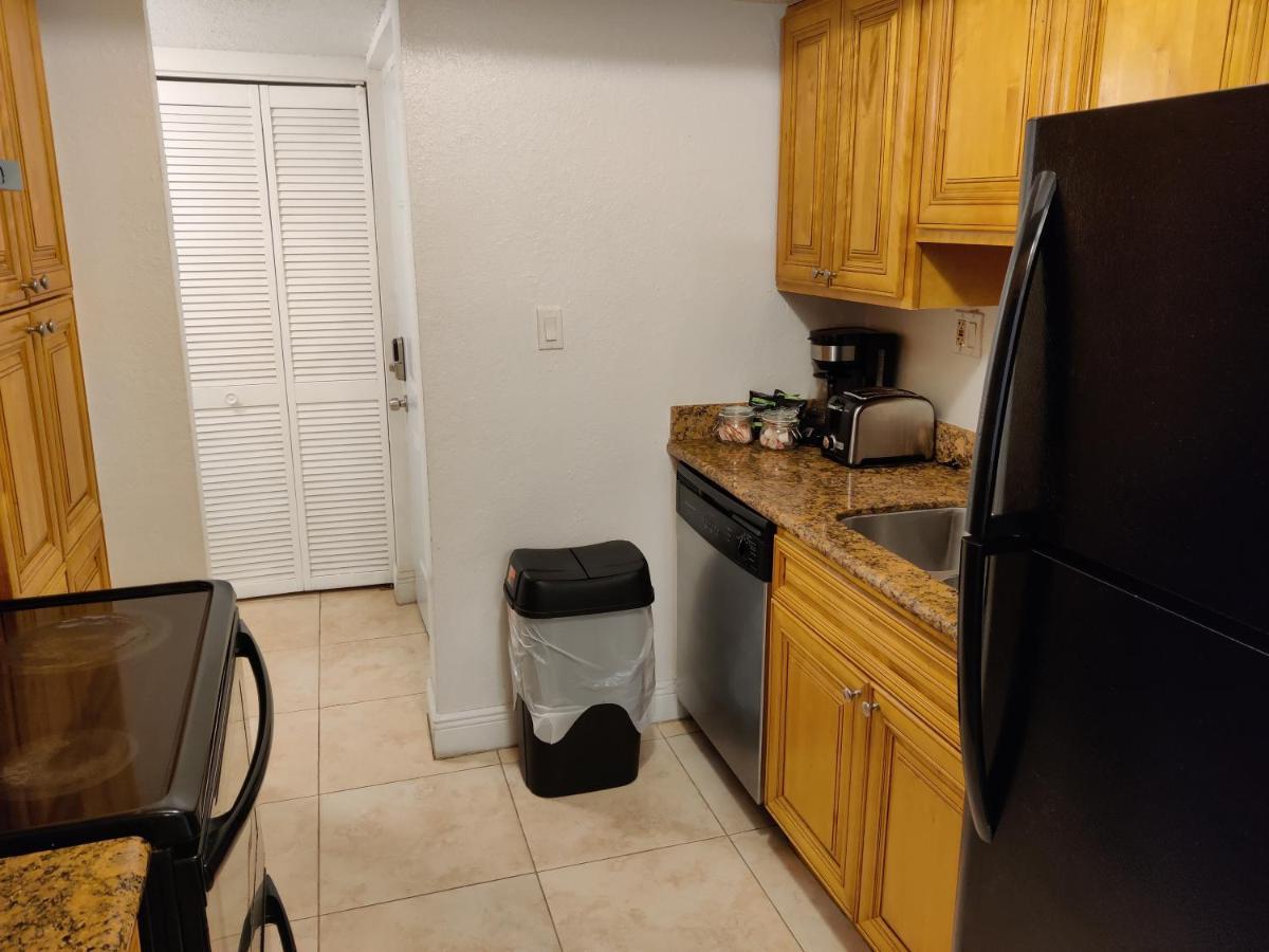 Centauri Vacation Rentals Beautiful 2-Bedroom Condo, Near All Orlando Attractions, Free Parking & Wi-Fi, King Bed Zewnętrze zdjęcie